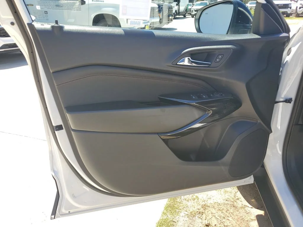 Used 2026 Summit White Chevrolet 2RS image 20