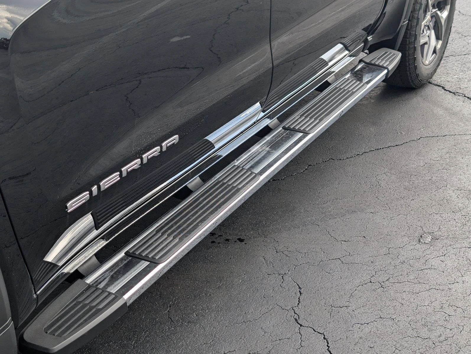 New 2026 Onyx Black GMC SLT image 13