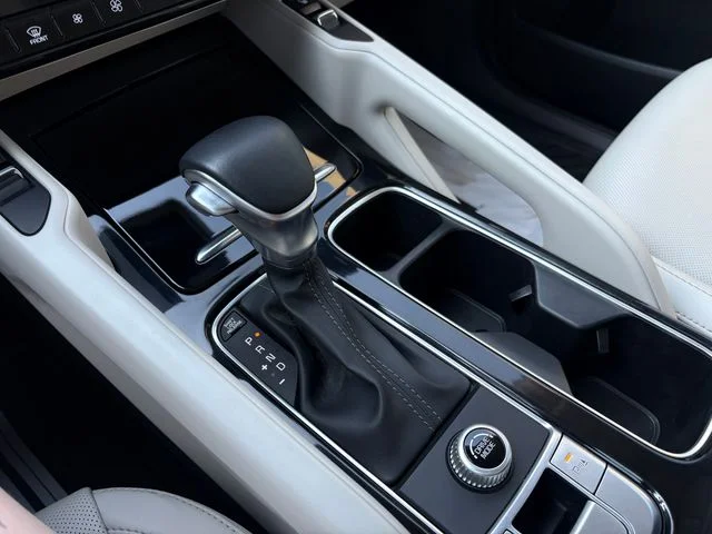 Certified Used 2024 White Pearl Kia S image 21