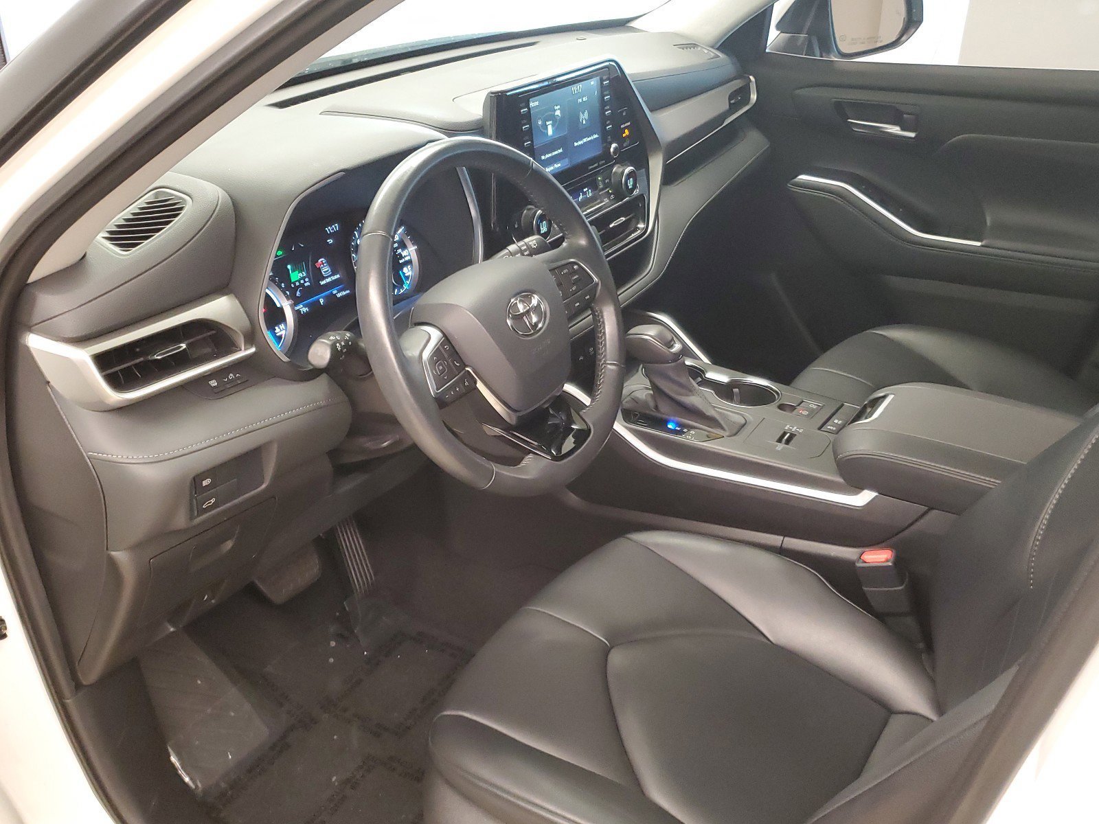 Used 2021 Blizzard Pearl Toyota Hybrid XLE image 14