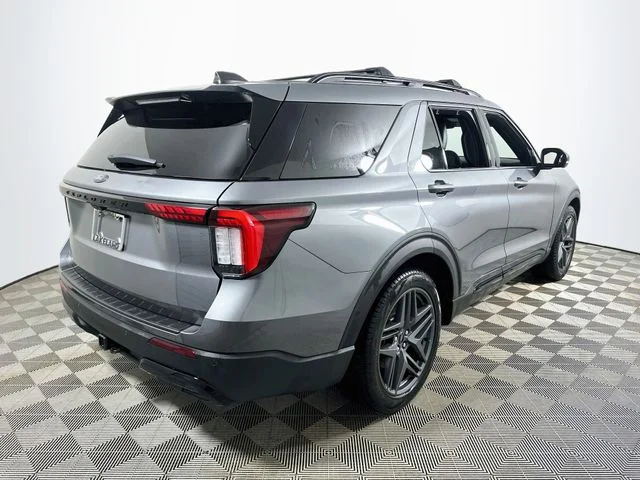 Certified Used 2025 Gray Ford ST-Line image 3