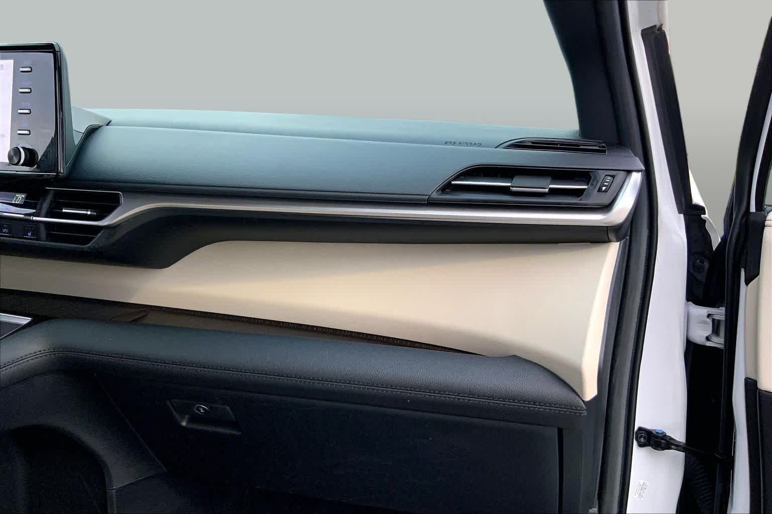 Used 2024 Wind Chill Pearl Toyota XLE image 18