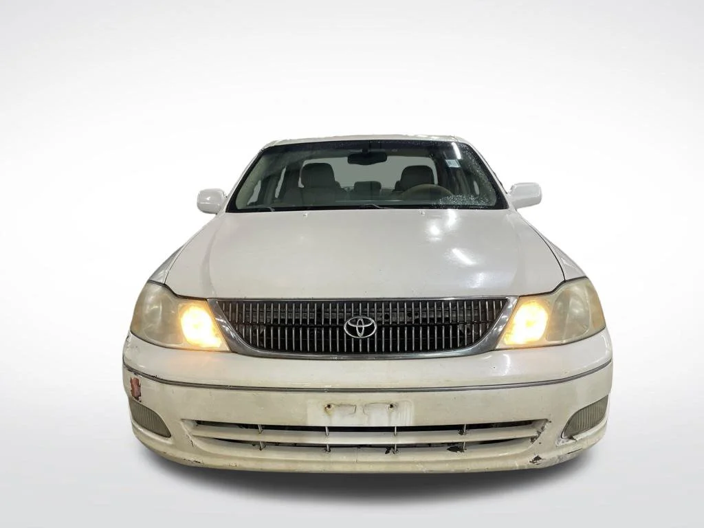 Used 2002 White Toyota XL image 3