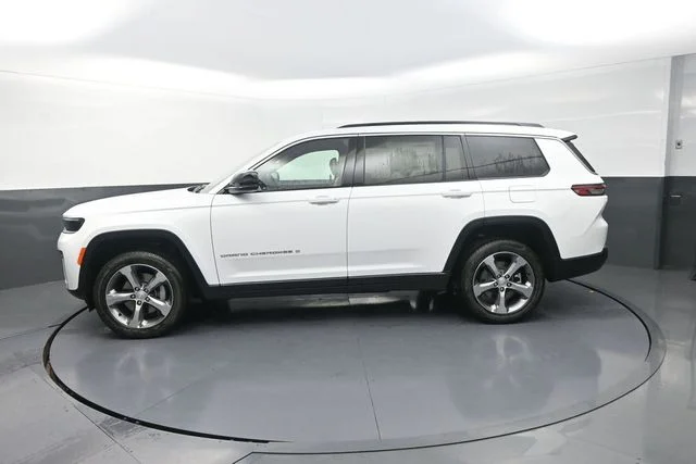 New 2026 Bright White Clear-Coat Exterior Paint Jeep Limited image 6