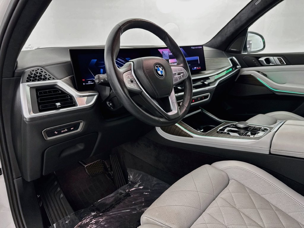 Used 2024 White BMW xDrive40i image 9
