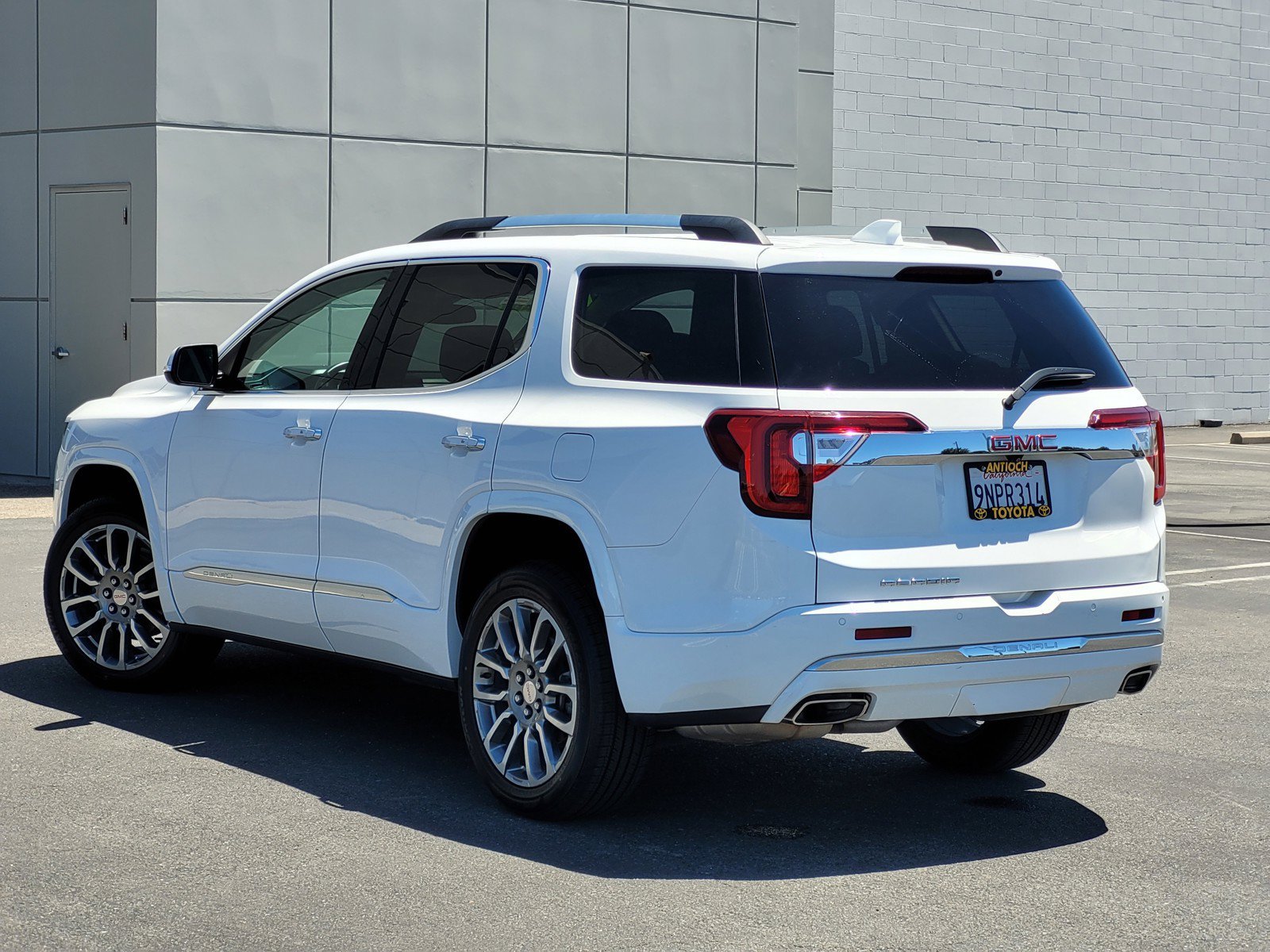 Used 2023 Summit White GMC Denali image 6
