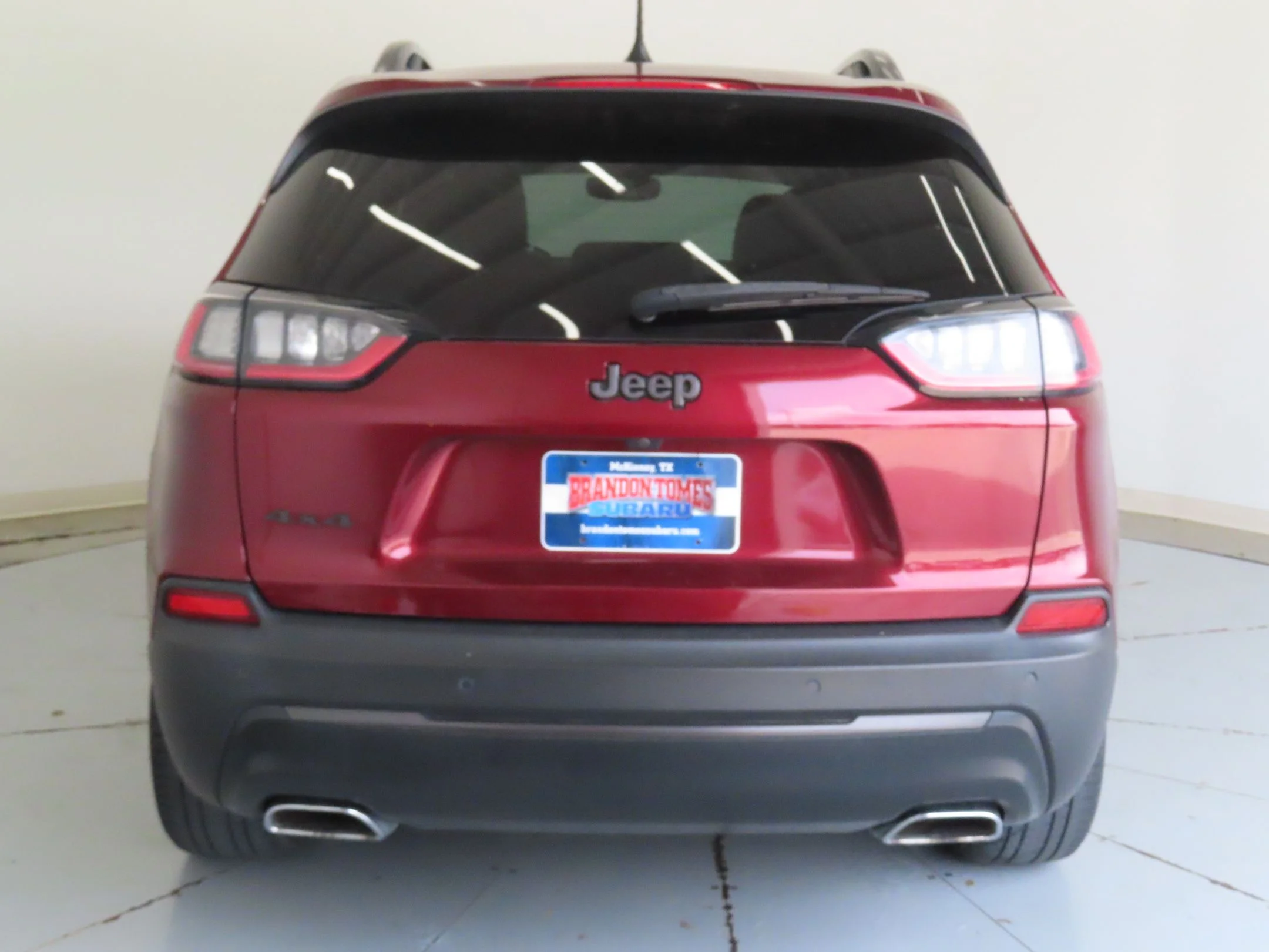 Used 2021 Red Jeep Latitude Lux image 4