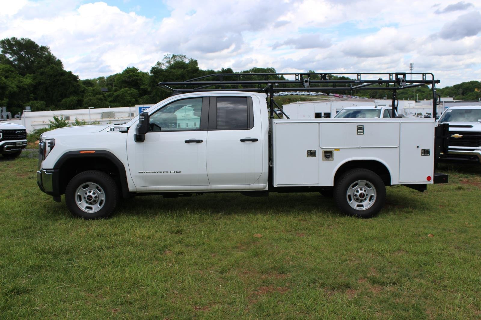 New 2025 Summit White GMC Pro image 4