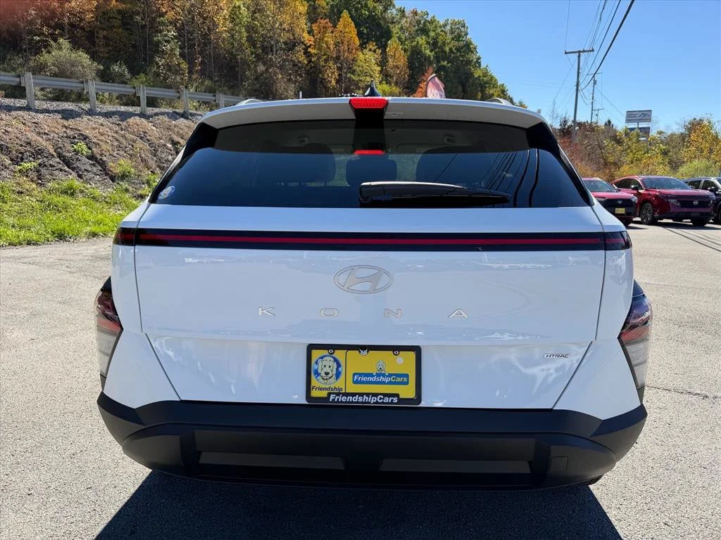 Used 2025 White Hyundai SEL image 11