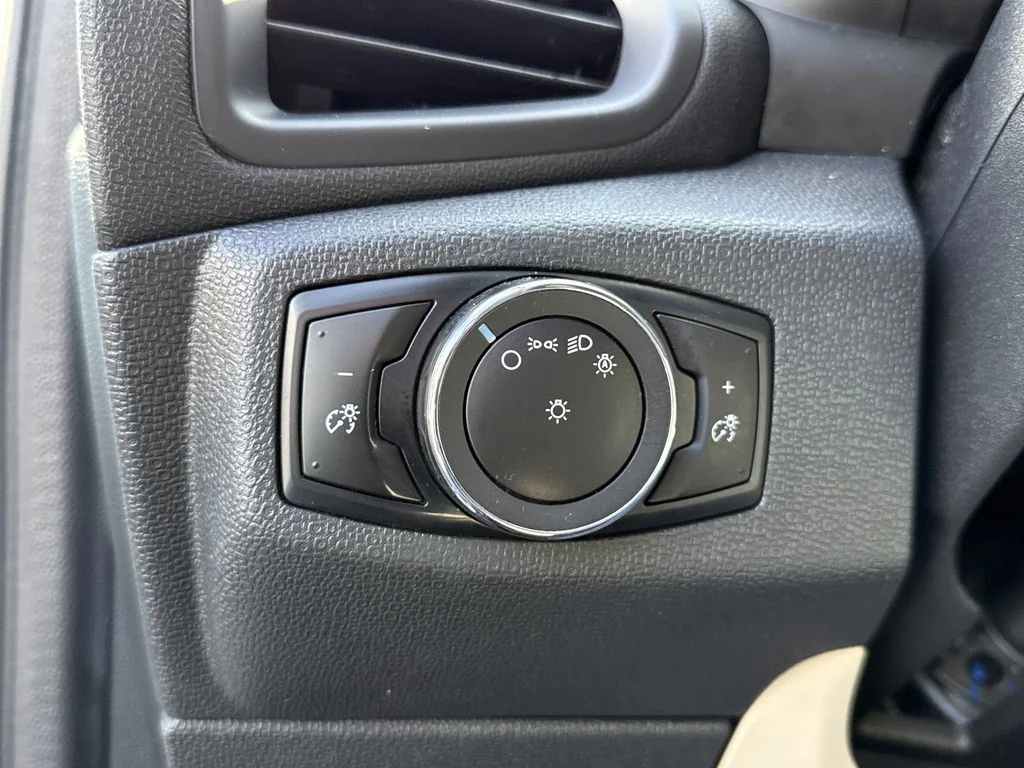 Used 2020 Diamond White Ford S image 22