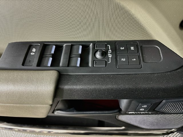 Certified Used 2025 Faroe Green Land Rover OCTA image 20