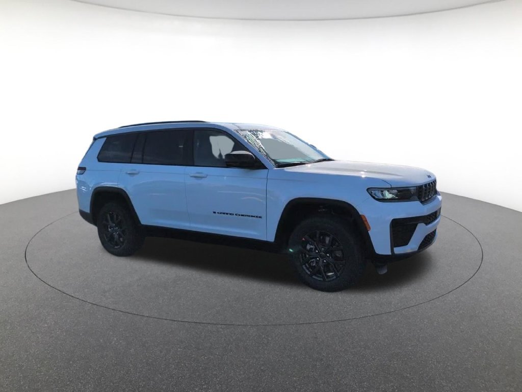 New 2027 White Jeep Laredo Altitude image 4
