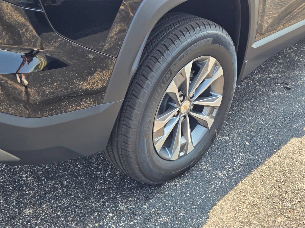 2027 Chevrolet Equinox LT - Photo 9