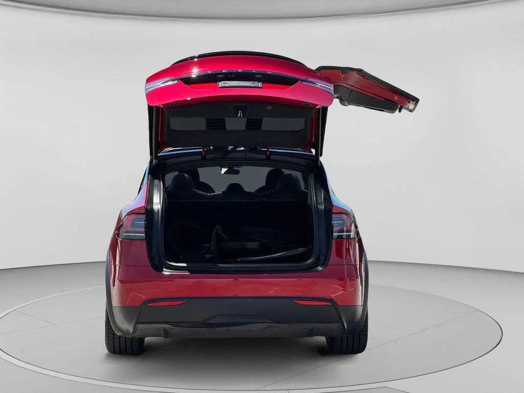 Used 2023  Tesla Base image 22