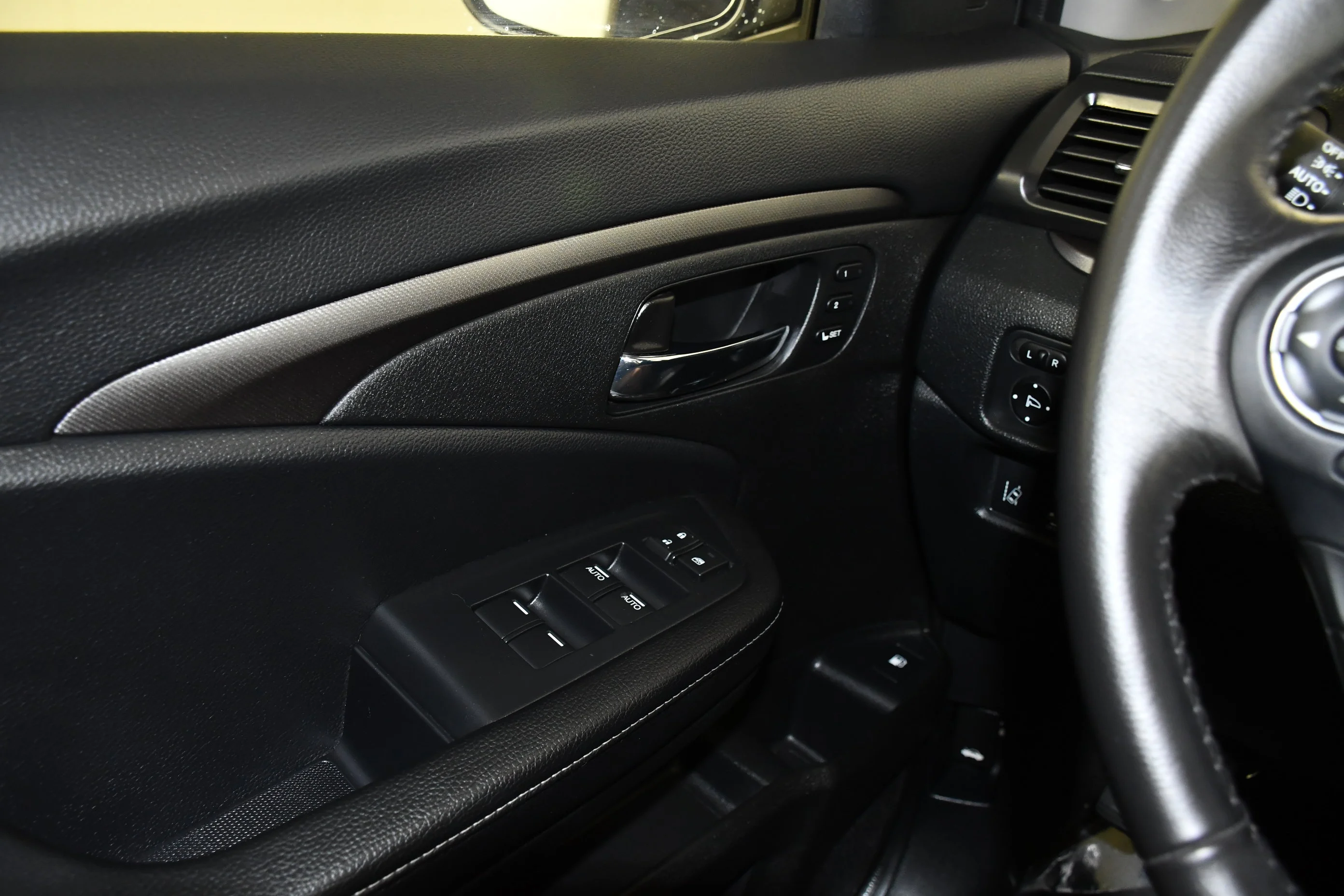 Certified Used 2023 Platinum White Pearl Honda RTL image 35