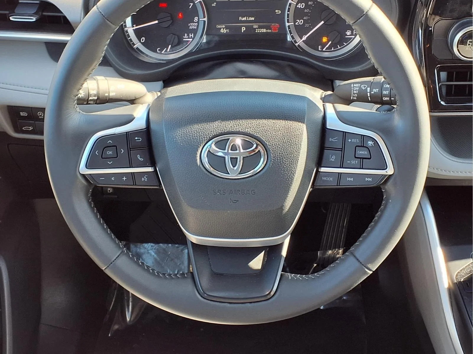 2024 Toyota Highlander LE - Photo 14