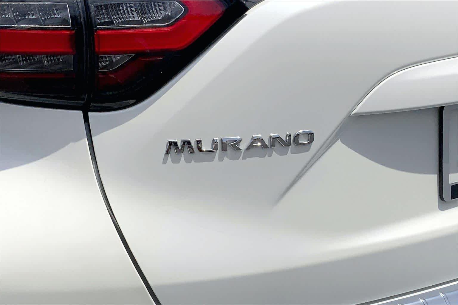 Used 2024 Pearl White Tricoat Nissan SL image 10