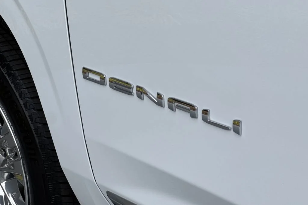 2025 GMC Yukon XL Denali - Photo 29