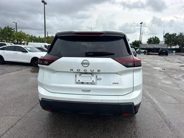 Used 2025 White Nissan SV image 4