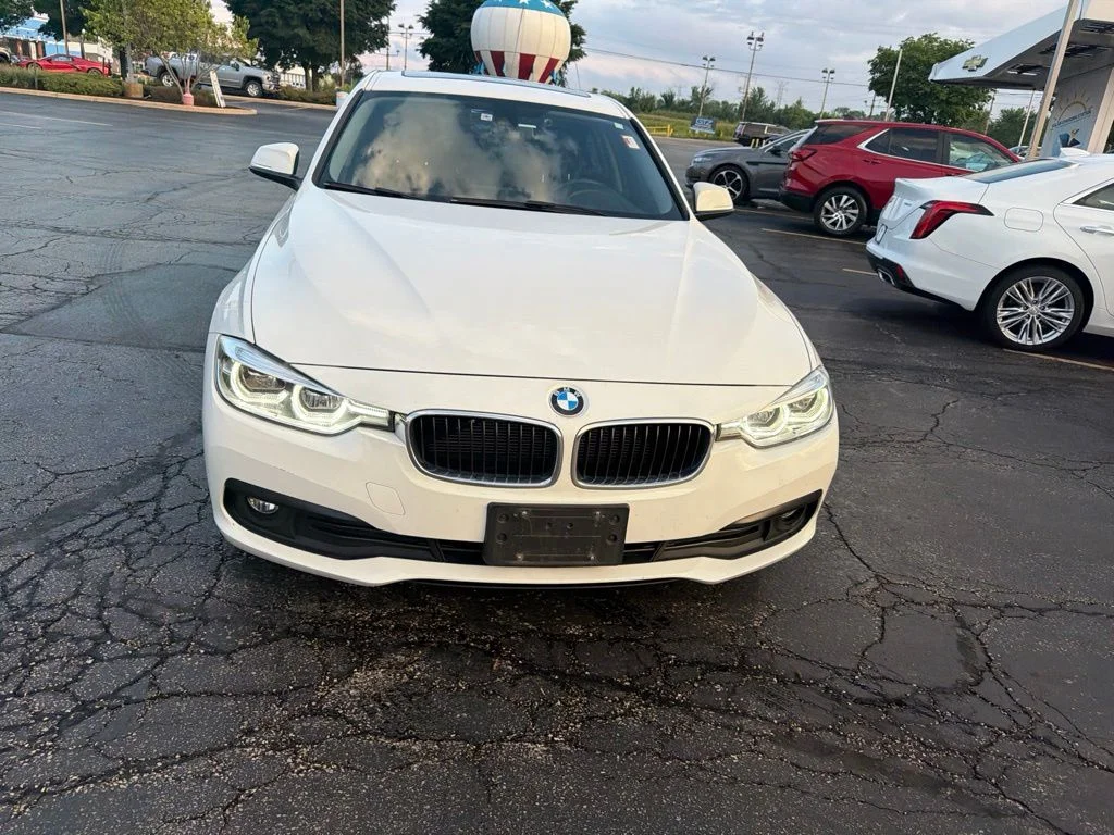 Used 2018 White BMW 320i xDrive image 6
