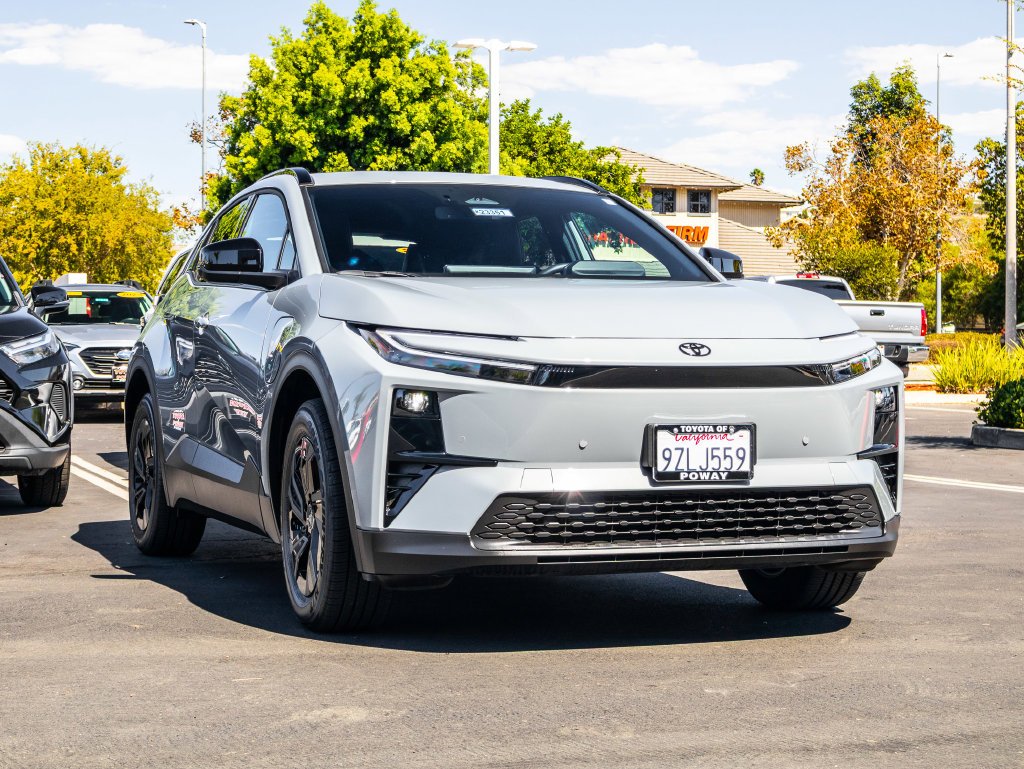 Certified Used 2026  Toyota SE image 2