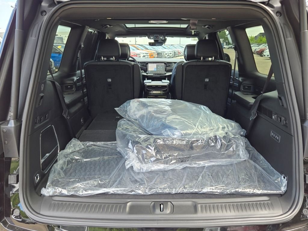 New 2026 High Gloss Black Exterior Paint Jeep Limited Reserve image 15