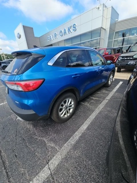 Used 2020 Velocity Blue Metallic Ford SE image 3