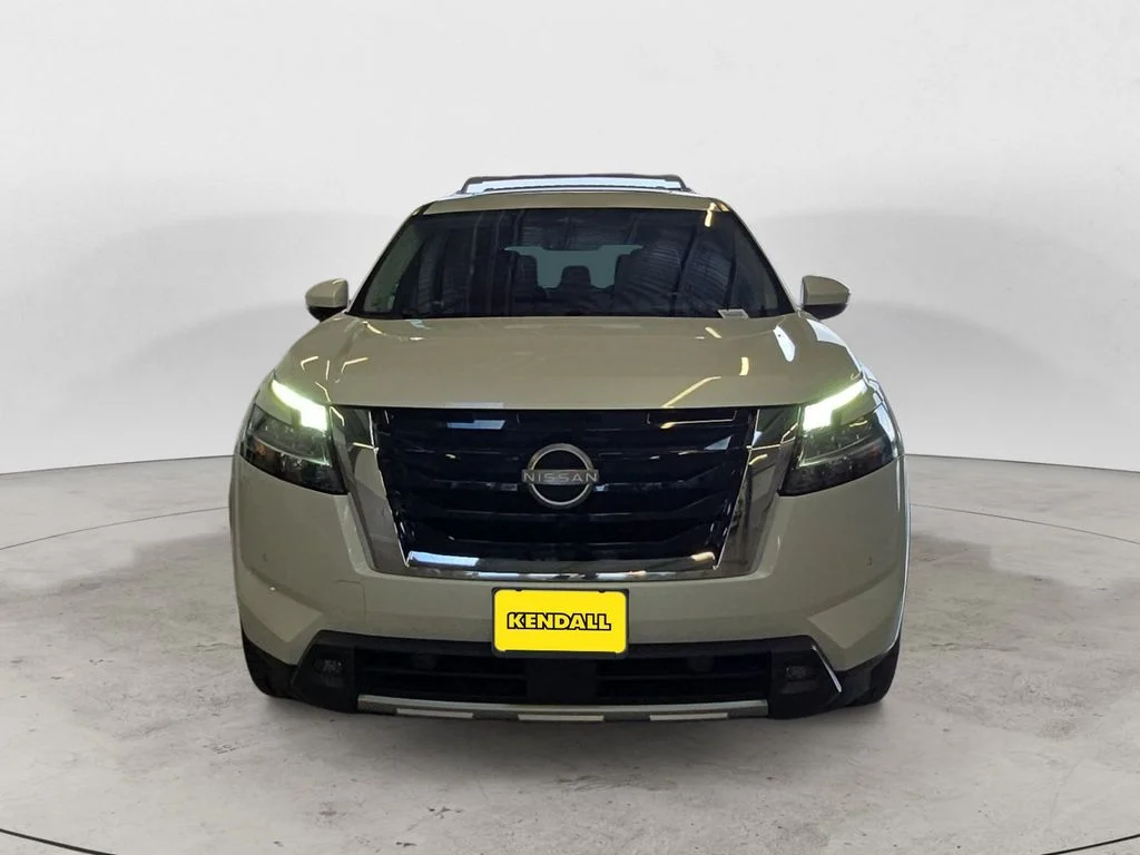 Used 2023 White Nissan Platinum image 2