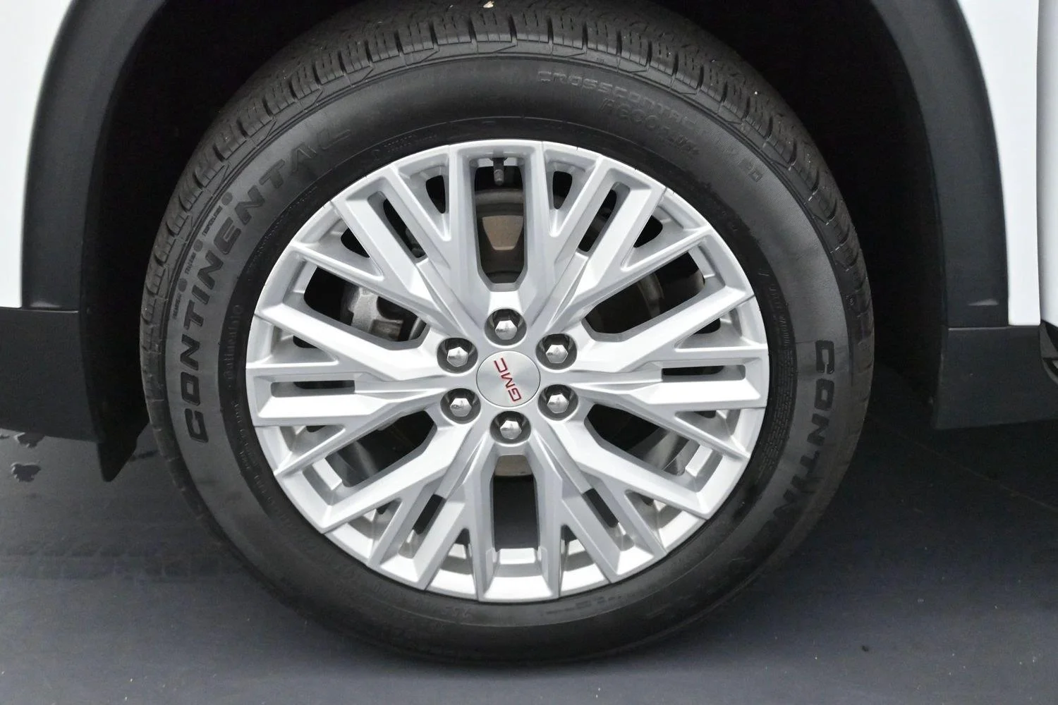 Used 2024 Summit White GMC FWD Elevation image 39