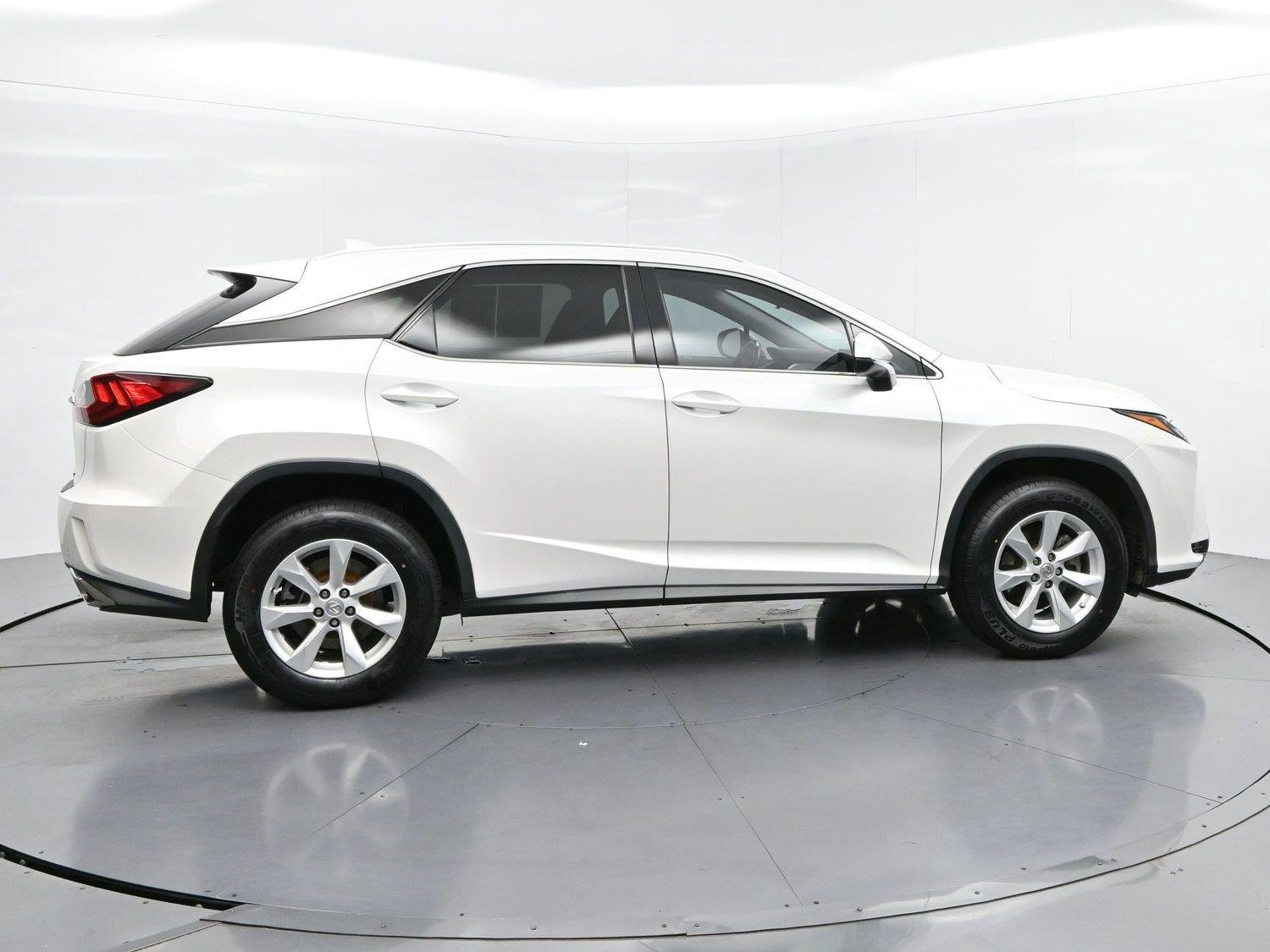 Used 2016 Eminent White Pearl Lexus FWD 4dr image 8