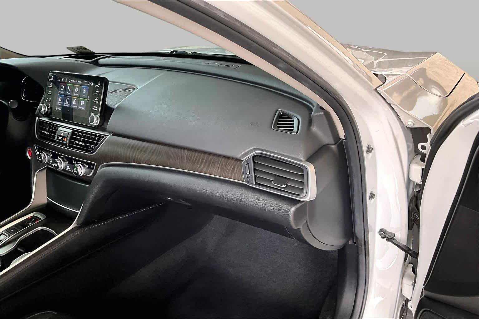 Used 2021 Platinum White Pearl Honda Touring image 19