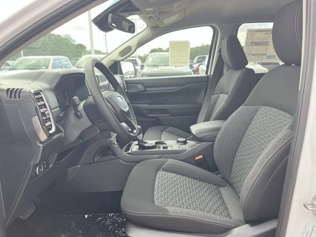 New 2026 Oxford White Ford XLT image 15