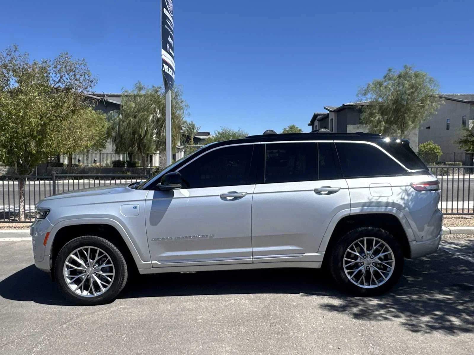 Used 2024 Silver Zynith Jeep Summit image 5