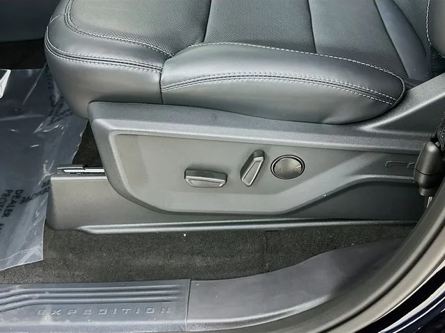 New 2027 Agate Black Metallic Ford Platinum image 18