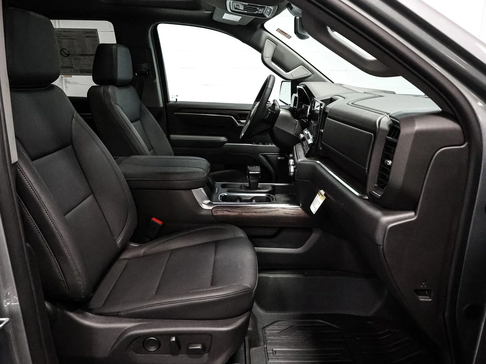2026 GMC Sierra 1500 SLT - Photo 25