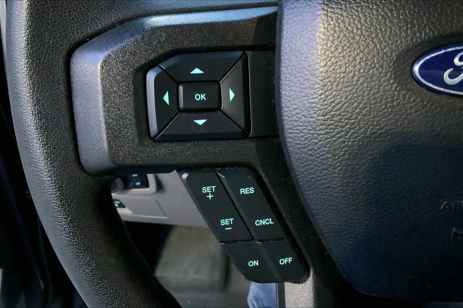 Used 2020 Magnetic Metallic Ford XL image 22