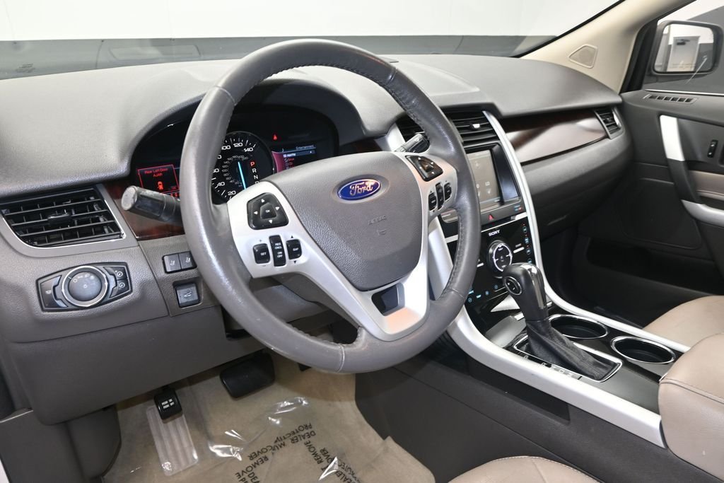 Used 2011 White Ford Limited image 16