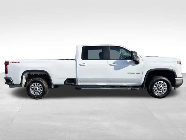Used 2025 Summit White Chevrolet LT image 8