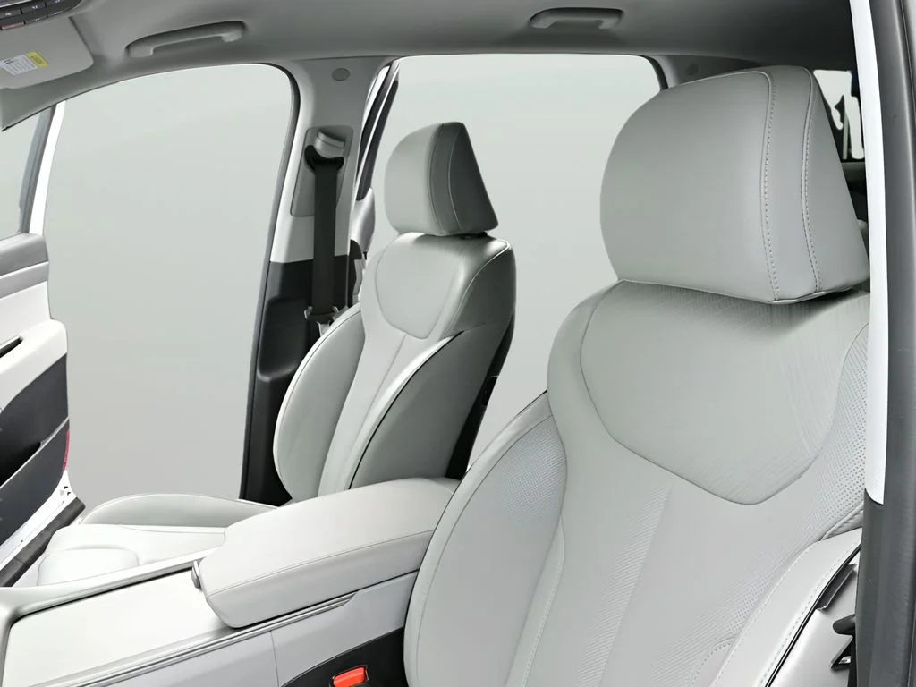 Used 2024 Hyper White Hyundai SEL image 20