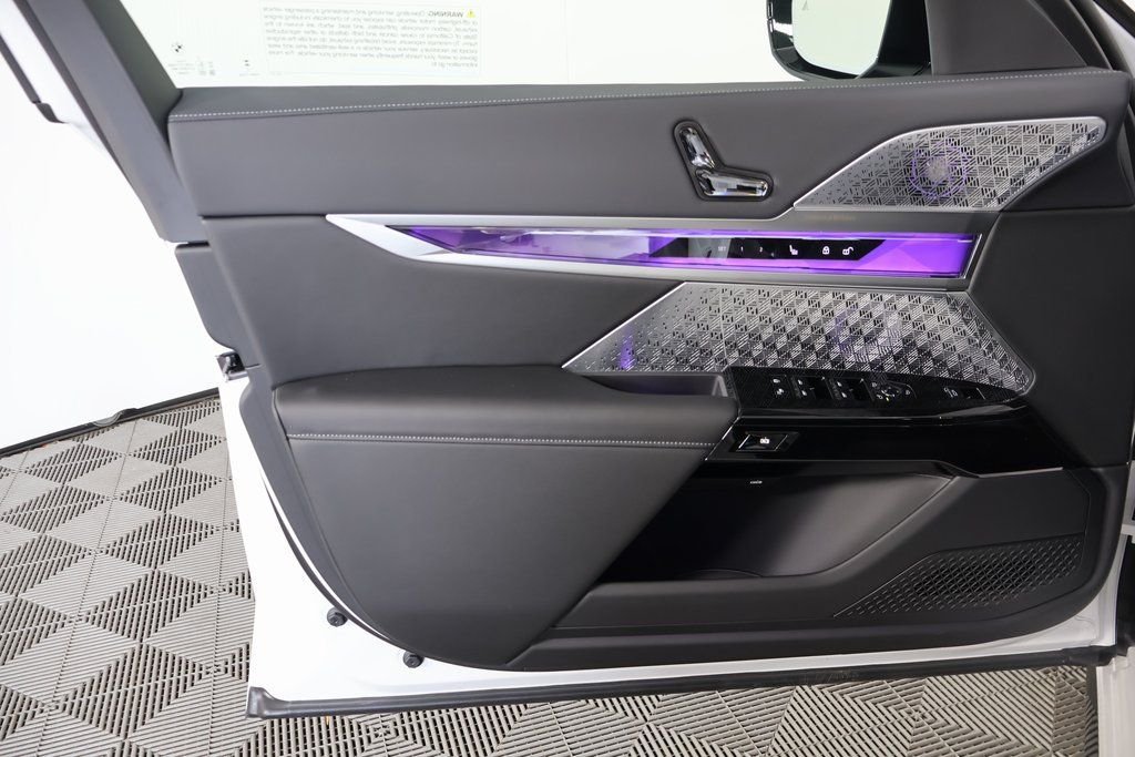 2026 BMW i7 M70 - Photo 7