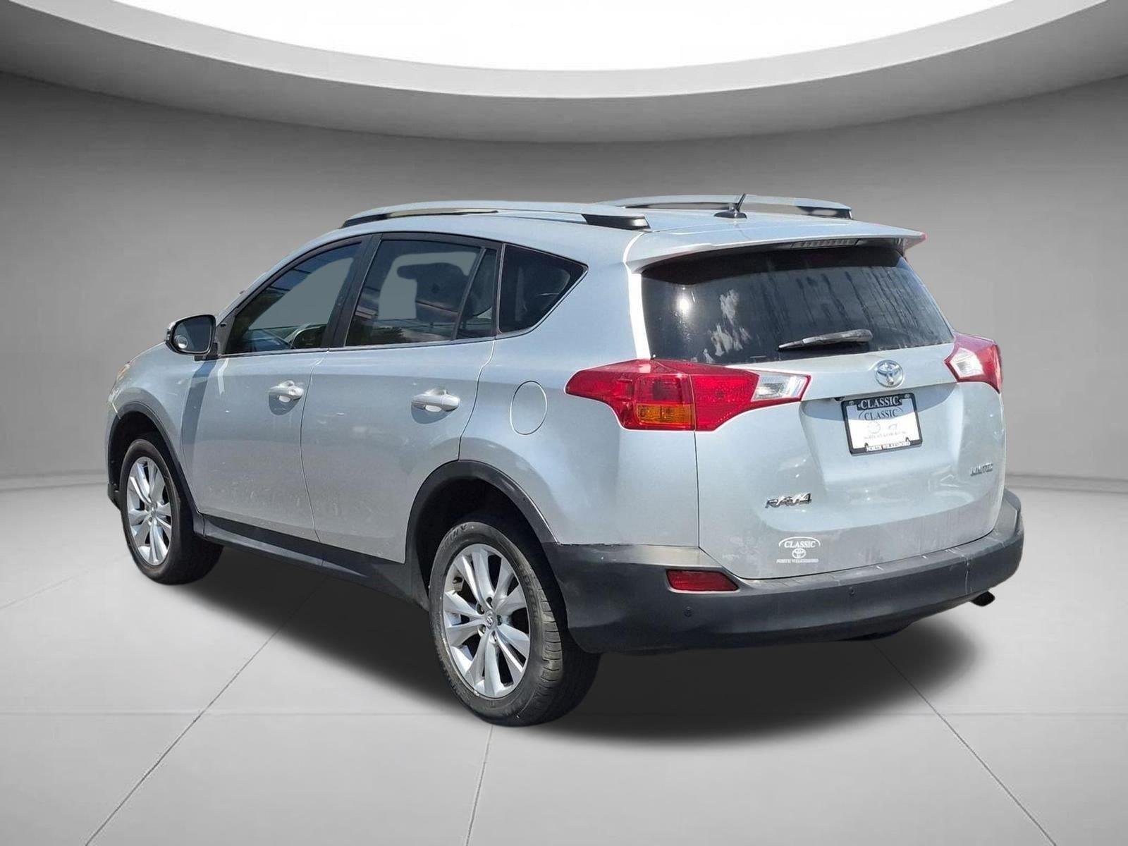 Used 2015 Classic Silver Metallic Toyota Limited image 3