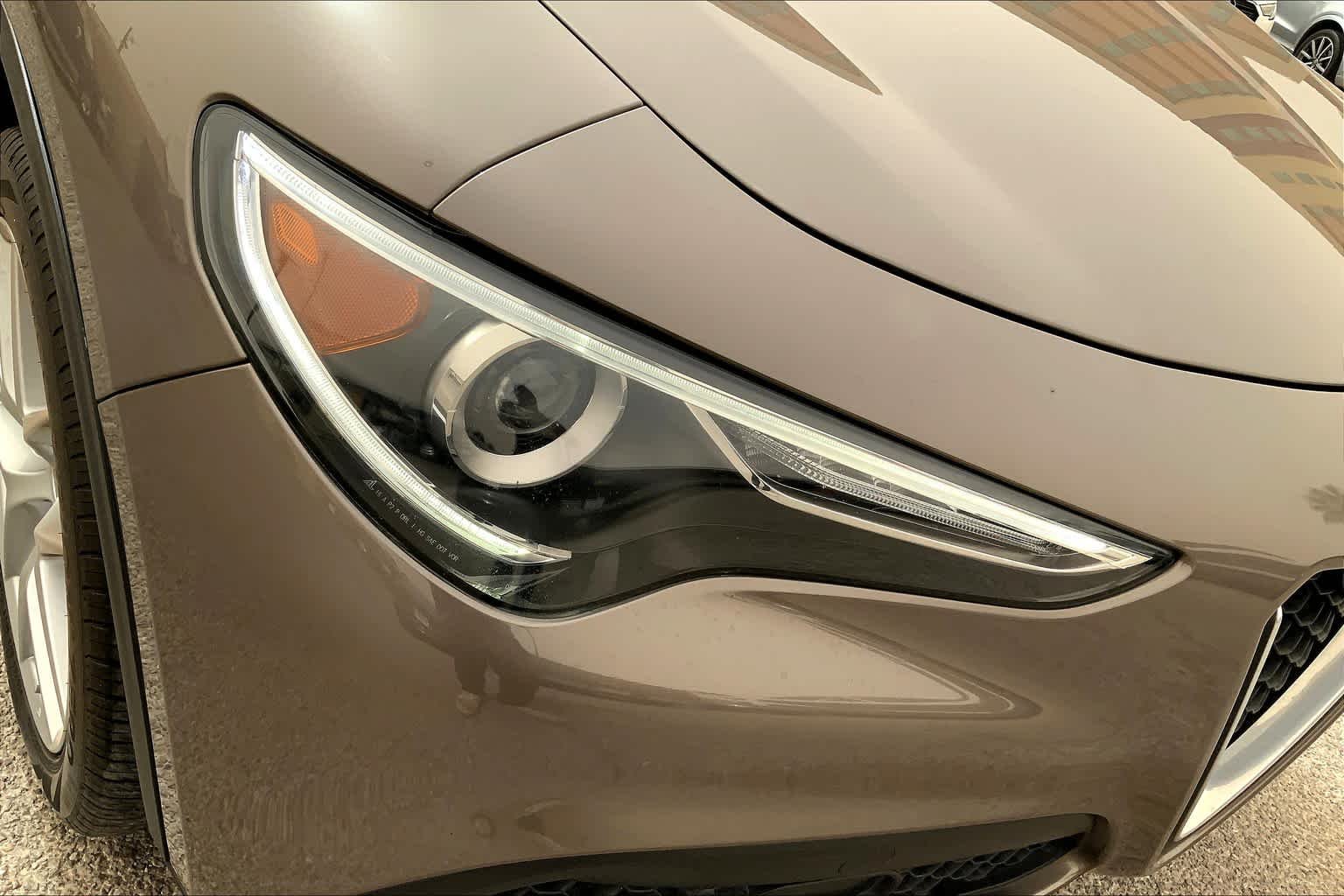Used 2019 Imola Titanium Metallic Alfa Romeo Sport image 27