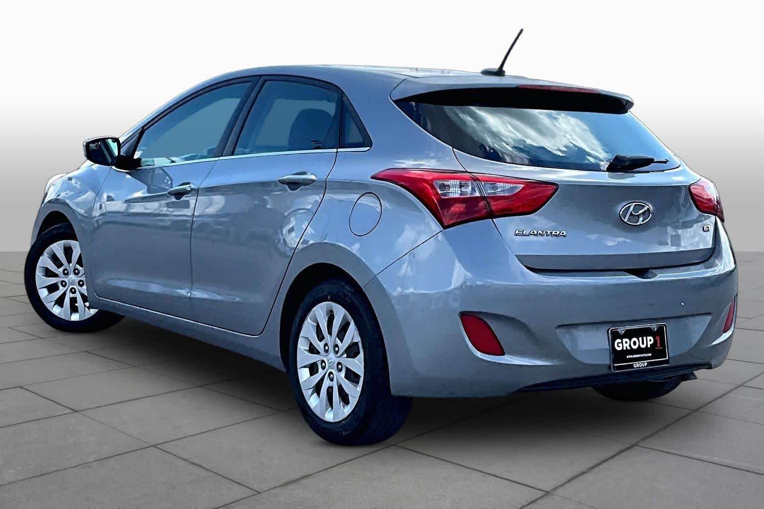 Used 2016 Titanium Gray Metallic Hyundai  image 12