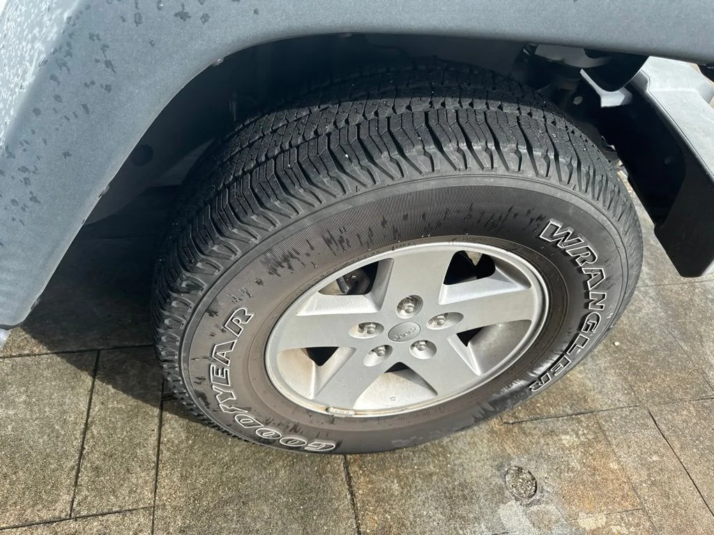 Used 2018 White Jeep Sport image 6