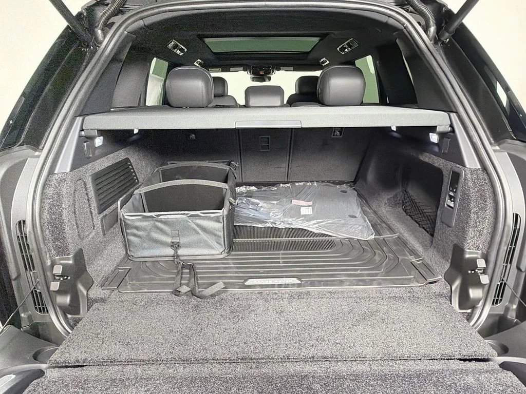 New 2026 Santorini Black Land Rover SE image 28