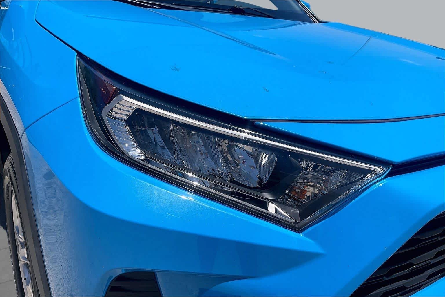 Used 2020 Blue Flame Toyota XLE image 28