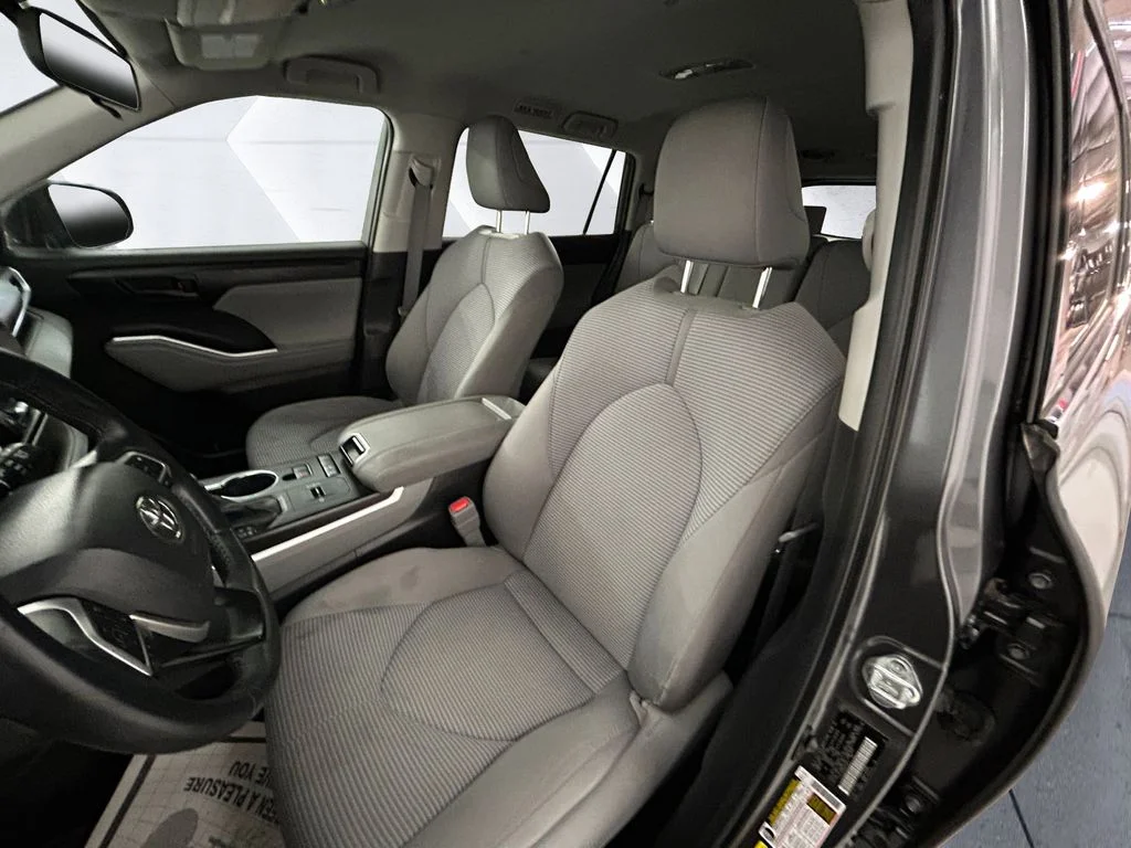 Used 2022 Gray Toyota LE image 8