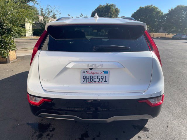 Used 2023 White Kia Wind image 4