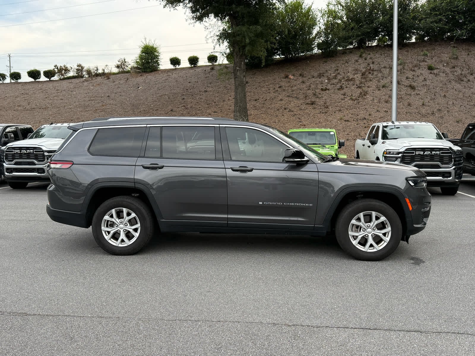 Used 2023 Baltic Gray Metallic Clearcoat Jeep Limited image 6