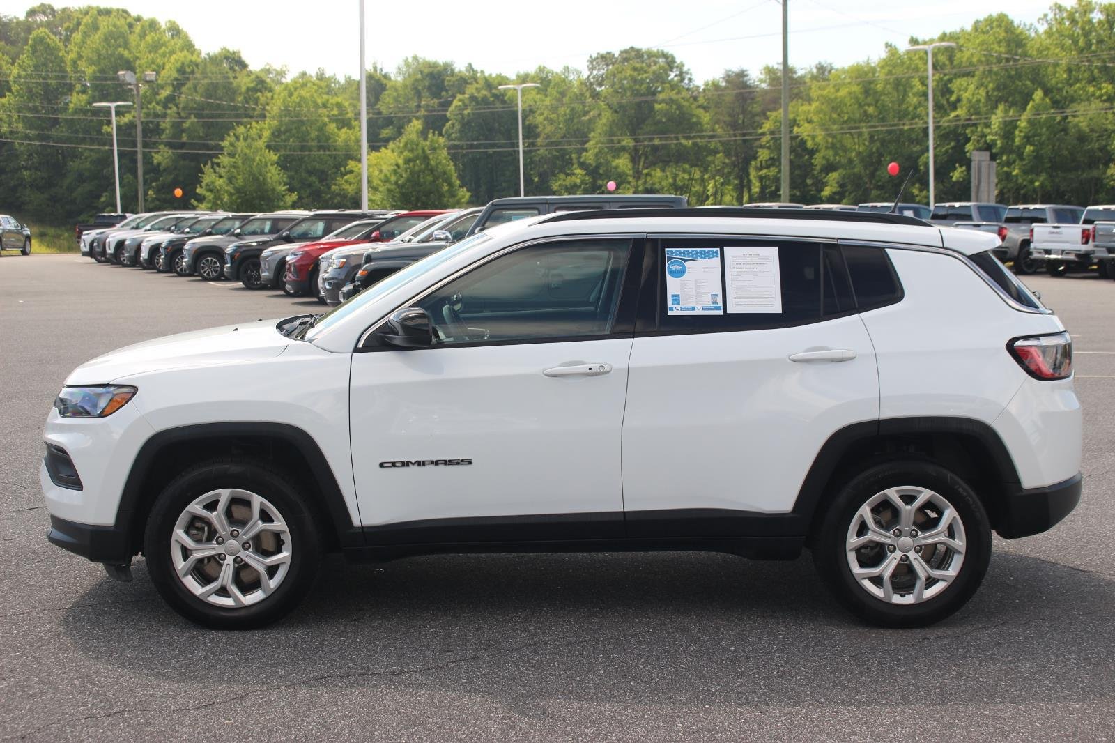 Used 2024 White Jeep Latitude image 4